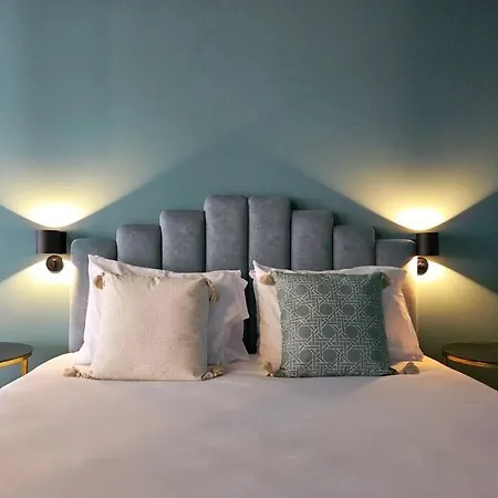 Design Award-winning In Ribeira Apartment *